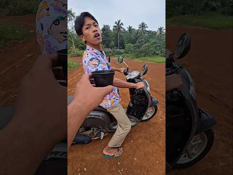 temon menghilang di atas motor #trendingshorts thumbnail