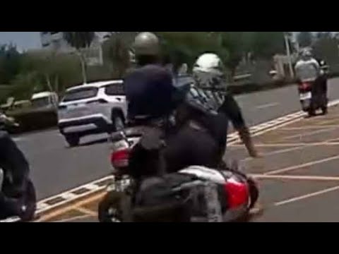 【車禍影片】這個天氣在柏油路上摔 那個傷口應該很精彩（2026.06.02 高雄市前鎮區中山四路 thumbnail
