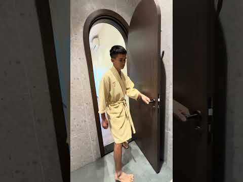 SH - Quên chìa khoá trong nhà vệ sinh || I forgot my keys in the bathroom. #shorts thumbnail