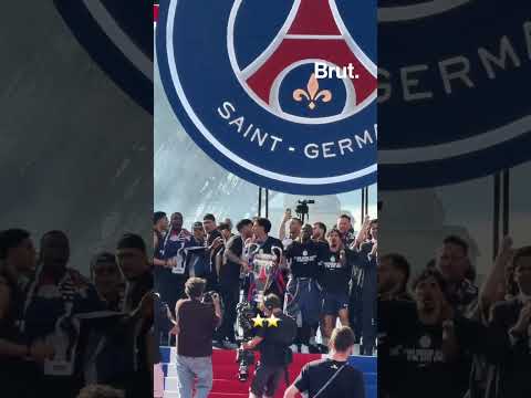 La joie des joueurs parisiens avec leur public ⭐️⭐️ thumbnail