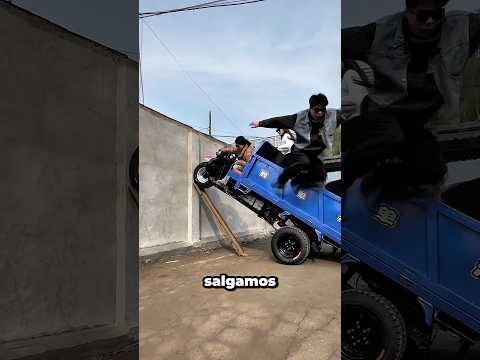 Intentaron atraparla en el coche… ¡GRAVE error! 😱🚗💨 thumbnail