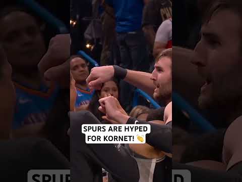 Entire Spurs team hype for Luke Kornet after his massive block! thumbnail