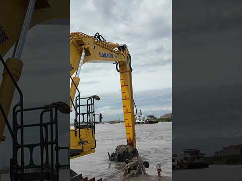 #dredging #excavator #digger #construction #komatsu #heavyequipment thumbnail