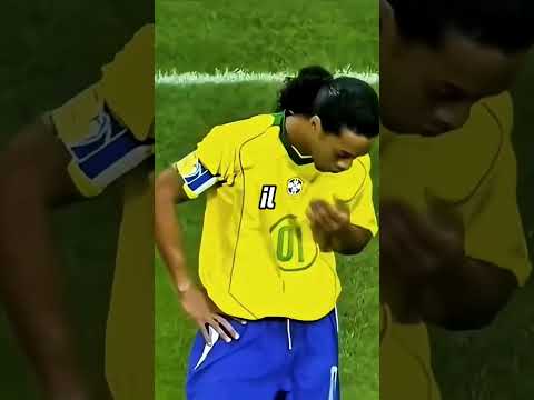 Gomitata ad Ronaldinho: la vendetta fu umiliante ? #Ronaldinho #Brasile #Argentina #Calcio #shorts thumbnail