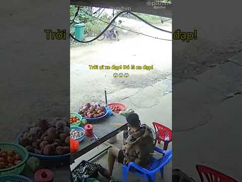 Trời ơi xe đạp! Đó là xe đạp!😨 #antoangiaothong #laixeantoan #nghihe #shorts thumbnail