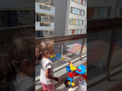 Asansör uçtu evimizin içine girdi😂 #aboneolmayiunutmayin #keşfetbeniöneçıkar #kesfeteyyiz #funny thumbnail