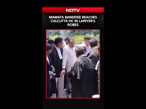 Mamata Banerjee Reaches Calcutta HC In Lawyer's Robes thumbnail