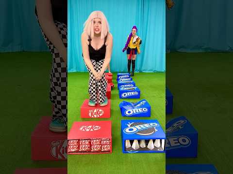 Какая сладость меня спасет ??🍬🍭 thumbnail