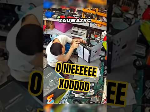 NAPRAWIŁ laptopa W 5 SEKUND 😅 thumbnail