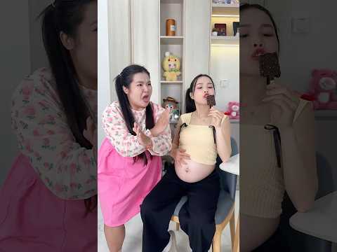 NEWBORN BABY DOESN'T WANT ICE CREAM 👦🏼🍧❌ #funny #shorts thumbnail