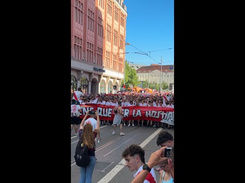 ¡La afición del RAYO se apodera de LEIPZIG! Espectacular corteo hacia el RB Arena para la FINAL thumbnail