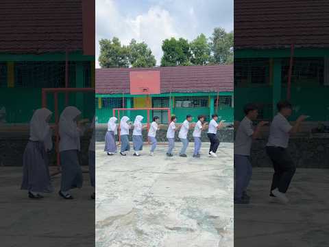 Disekolah kalian ada guru yg bisa diajak maen-maen kek gini gak?😄 #comedy #funny thumbnail