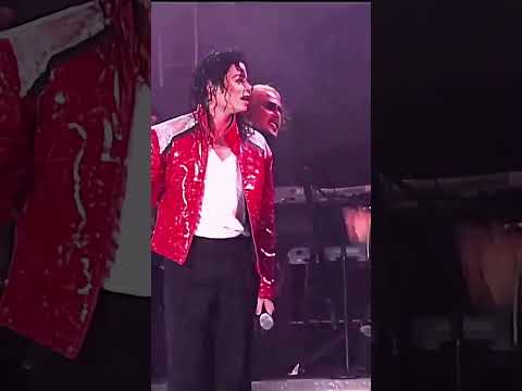 ? Michael Jackson interrompe una rissa a metà concerto ?? thumbnail