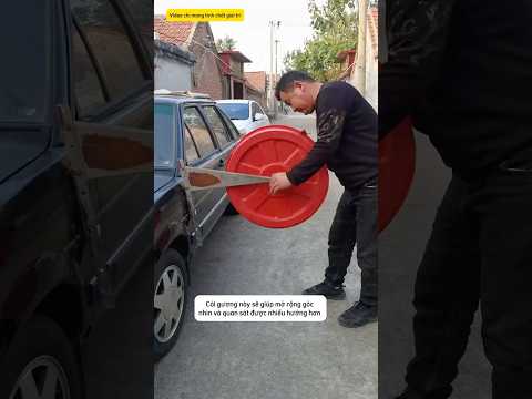 Ông bố thay cái gương mới cho chiếc xe thumbnail