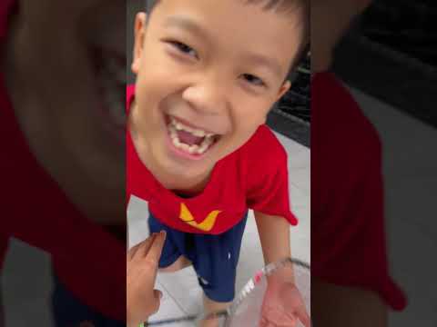 Từ giờ chơi vợt rẻ tiền thôi #shorts #caulongbocondua thumbnail