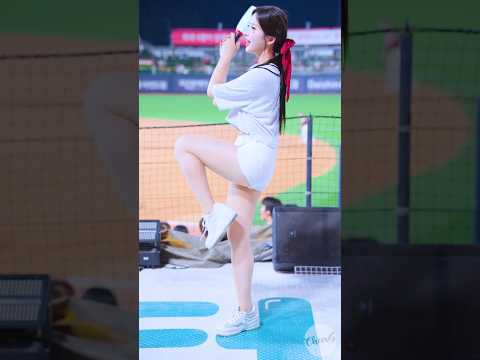 파닥파닥 졸귀네ㅋㅋㅋ 김정원 치어리더 金貞沅 Kim Jung-Won cheerleader ktwiz thumbnail