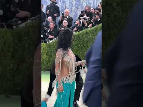 @Tylaofficial DID IT AGAIN for the Met Gala ? thumbnail