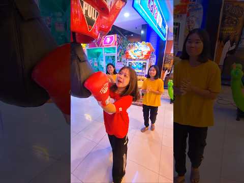 เตือนภัย...อย่าแย่งเครื่องต่อยเครื่องวัดพลัง (punching arcade machine) thumbnail