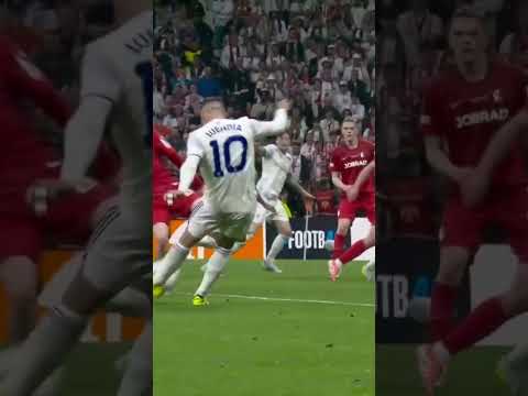 ¡QUÉ LE DEN EL PUSKÁS A EMI BUENDÍA! Golazo del argentino en la final de la Europa League thumbnail