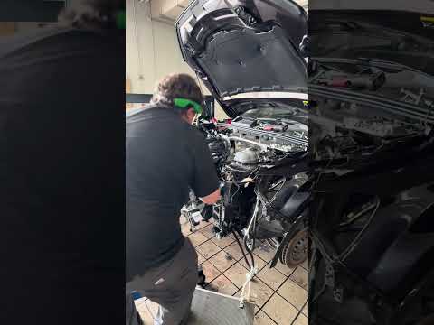 How to remove an Audi engine thumbnail