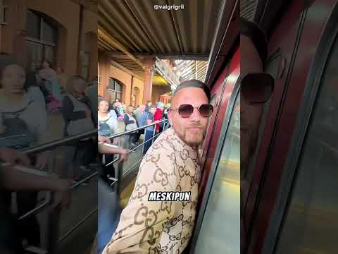 🚆 Pria Ini Punya Trik Rahasia Buat Dapat Kursi Kereta Lebih Dulu 😆 #shortsviral thumbnail