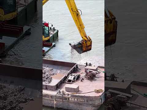 #dredging #excavator #digger #construction #komatsu #heavyequipment thumbnail