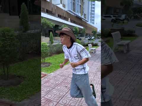 SH - Anh trai tốt bụng, Tìm nón cho em gái || Kind boy, find hat for my sister #shorts thumbnail