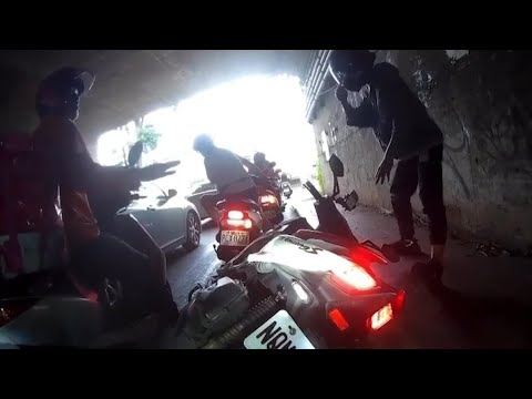 【車禍影片】等個紅燈都能被撞== thumbnail