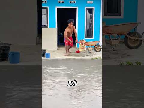 Lũ lụt kìa, bơi thôi thumbnail