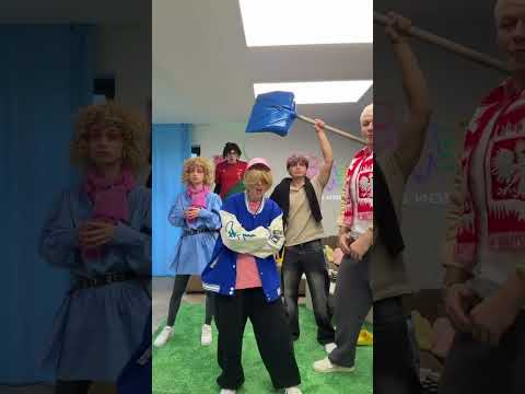 ZGADNIJ JAKIMI CELEBRYTAMI JESTEŚMY! 🤪 thumbnail
