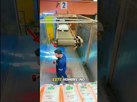 Este hombre no sabía que una cámara lo observaba thumbnail