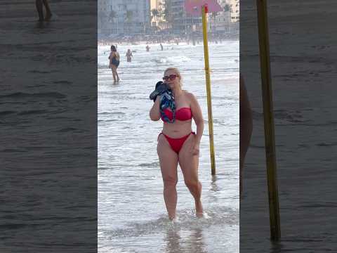 🇧🇷 Guaruja Beach A Great Day thumbnail