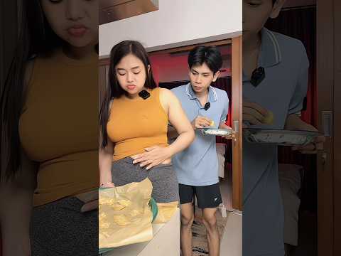 Kok gitu si cara buatnya? #couple #funny #shorts thumbnail