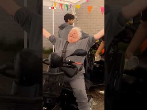 Hier hebben ze een wasstraat voor scootmobiels thumbnail