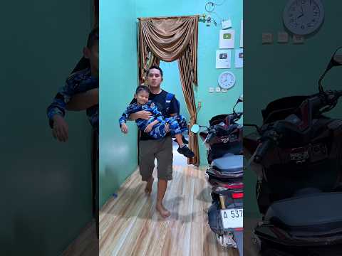 Abidzar berangkat sekolah di gendong ayah di antar sama mama thumbnail