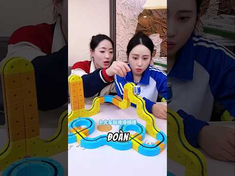 Đường ray đoàn tàu vô tận thumbnail