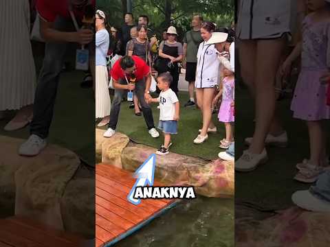 Karena Gak Terima Ibunya Kalah, Anak ini Nekat Ikut Bermain Game Demi Dapat Uang Untuknya! thumbnail