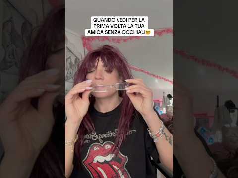 QUANDO VEDI PER LA PRIMA VOLTA LA TUA AMICA SENZA OCCHIALI #occhialidavista #occhistorti #strabismo thumbnail