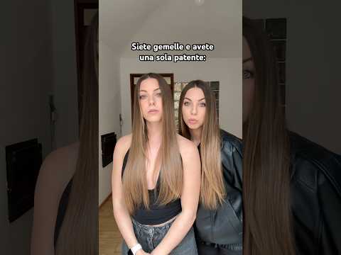 Essere gemelle ha i suoi pro e contro 😂 #gemelle thumbnail