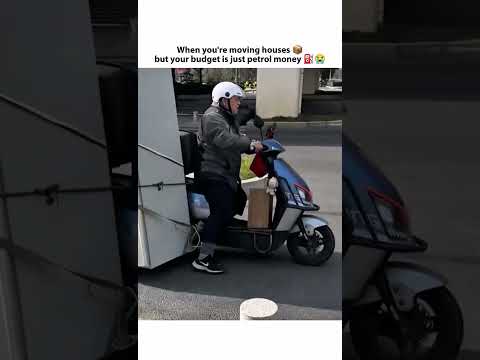 My friend is taking the fridge to his new house 😅🏍️ thumbnail