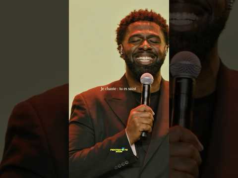 Je pourrais chanter ton nom sans fin, jamais je ne m'en lasserai. thumbnail