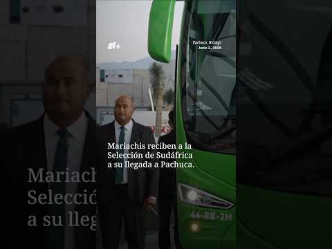 Mariachis reciben a la Selección de Sudáfrica en su llegada a Pachuca thumbnail