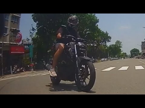 【車禍影片】我不想待轉，但轉彎之前～我有看喔！（2026.05.13 高雄市楠梓區創新路與土庫二路口 thumbnail