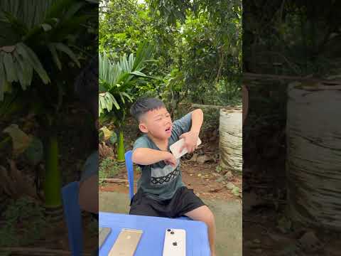 Điện thoại di động của cậu bé bán hàng rong đã bị tịch thu ??#shorts thumbnail