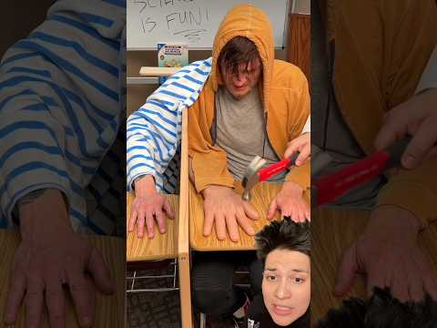 Beyni 35 saniyede kandırmak mümkün mü? Fake hand experiment #shorts #brain thumbnail