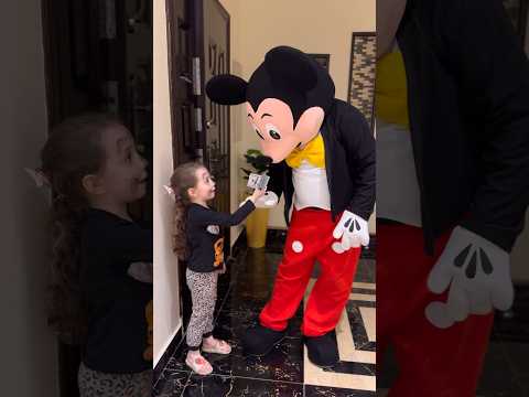 ميكي عم يشحد على لينو 🤣 thumbnail