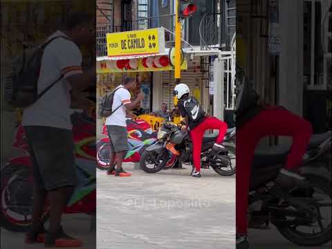 Meu amigo não está acostumado de vê essas motos infelizmente perdeu dele thumbnail