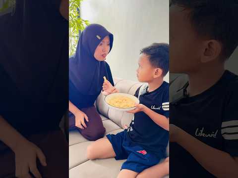 Deffan ketagihan ciki pisang⁉️|| Deffan Yeye Chanel || #shorts thumbnail