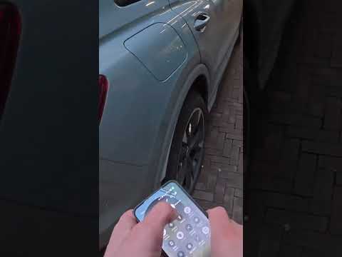 Politie Utrecht Centrum | Verdachte schopt tegen auto. thumbnail