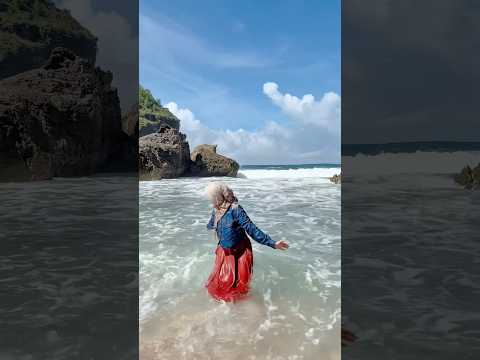 Diterjang Ombak Gede.. #riaricis thumbnail
